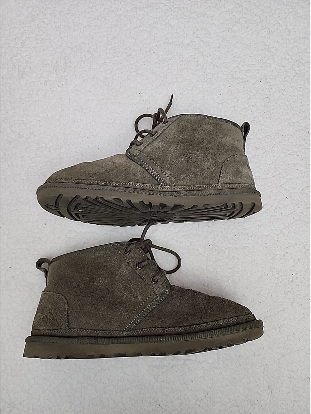 UGG women’s Olive Suede Fur Lined Lace-Up Chukka Boots Size 10